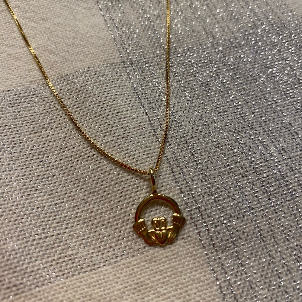 14k gold claddagh necklace